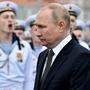 Putin bei einer Militärparade 