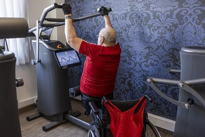 Die zusätzliche Kraft in den Oberarmen hilft im Alltag