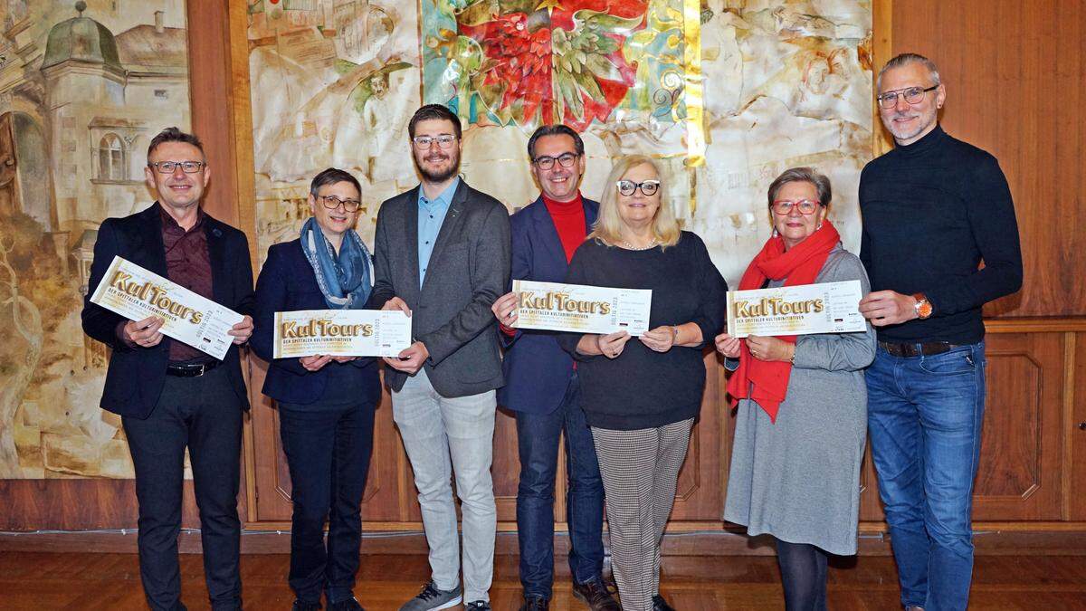 Die Vertreter der Kulturinitiativen Johann Brunner, Barbara Kreiner, Evelin Staber und Johann Lassnig mit Kulturstadtrat Lukas Gradnitzer, Gemeinderat Roland Mathiesl und Ausschussobfrau Ingrid Paulitsch