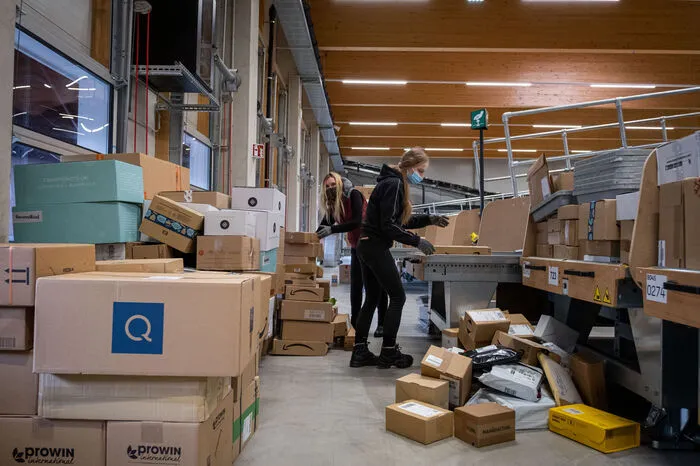 Am meisten los ist in den Verteilzentren am Nachmittag und in der Nacht. Die Post hat das Personal heuer massiv aufgestockt.