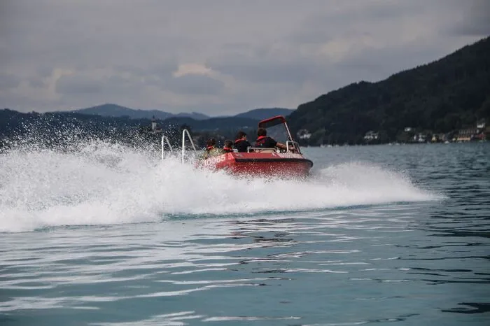 Der Bereichsfeuerwehrverband Knittelfeld lud gemeinsam mit dem Wasserdienststützpunkt der Feuerwehr Apfelberg Ende August zu einem Boots- und Taucherweiterbildungslager am Attersee.  