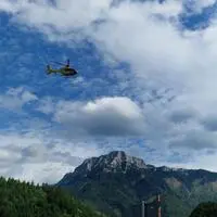 Der Rettungshubschrauber flog den verletzten Biker ins Krankenhaus