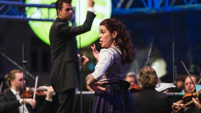 Dirigent Marcus Merkel und Sopranistin Sieglinde Feldhofer aus dem Ensemble der Grazer Oper