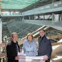 Vierektor Peter Riedler, Rektorin Christa Neuper und BIG-Geschäftsführer  Hans-Peter Weiss auf der Baustelle der Universitätsbibliothek