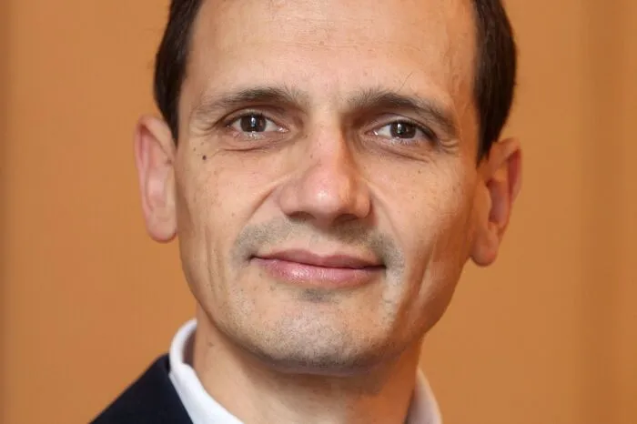 Christian Krattenthaler: Mathematiker und ausgebildeter Konzertpianist. Professor für Mathematik an der Uni Wien, zuletzt Dekan der Fakultät für Mathematik.