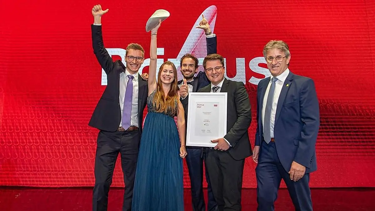 medaia bekam den Primus-Preis von Frutura-Chef Manfred Hohensinner überreicht