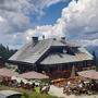 Die Schwarzseehütte am Verditz ist beliebtes Einkehrziel bei Wanderern