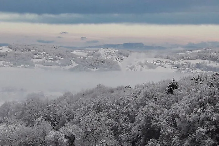 Dieses wunderschöne Foto aus der Südoststeiermark (Bad Gleichenberg) wurde vom Ortsteil Haag aus mit Blick nach Trautmannsdorf aufgenommen.