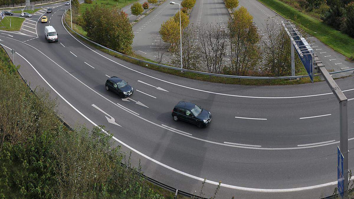 Je nach Baufortschritt werden die Autos gebremst