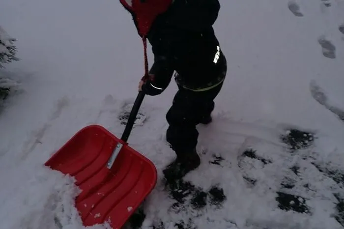 In Zeltweg griff auch der Nachwuchs zur Schneeschaufel.