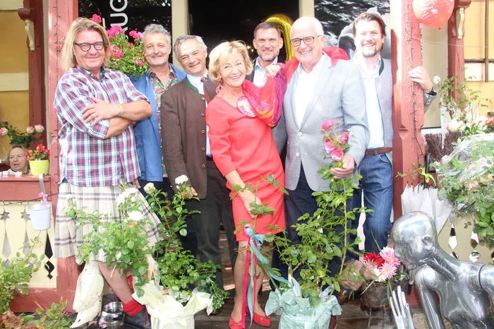 Galerist Jens August, Georg Hrovat, Graf Alberich Lodron, Margarete Miklautz, Hannes Krobath, Gert Thalhammer und Christoph Kulterer