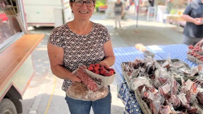 Der Wolfsberger Bauernmarkt findet jeden Freitag von 7 bis 12 Uhr am Weiherplatz statt. Salami, Erdbeeren, Blumen und vieles mehr gibt es bei den Direktvermarktern zu erstehen. Hier können Sie Ihren persönlichen Favoriten nominieren. Das funktioniert ganz einfach unter diesem Link mit dem Nominierungsformular