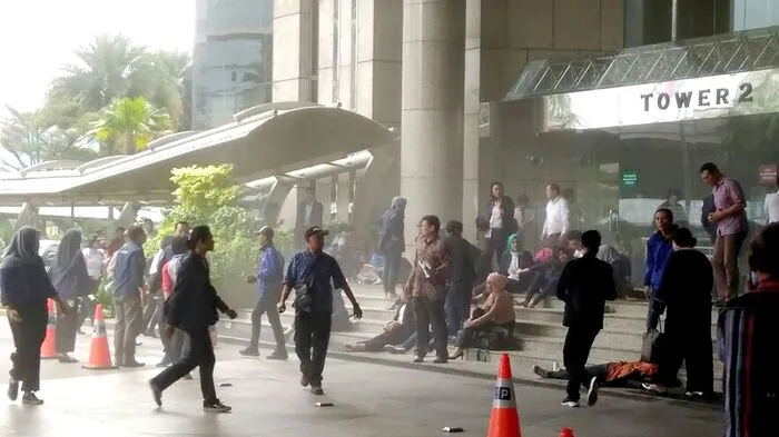 In der Börse der indonesischen Haupststadt Jakarta ist Medienberichten zufolge ein Stockwerk eingestürzt.