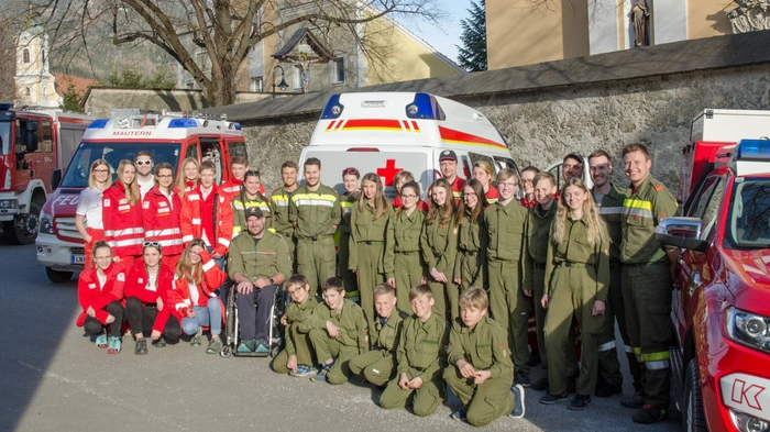Eine gemeinsame 24-Stunden-Jugendübung der Feuerwehr und des Roten-Kreuzes Mautern mit insgesamt 21 Jugendlichen war bei traumhaftem Frühlingswetter angesagt.