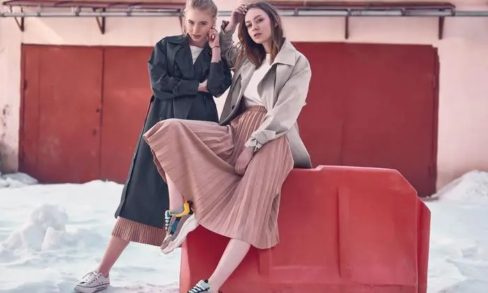 Keine Frage des Wetters: Echte Hipstermädchen tragen immer Sneaker - auch im Schnee