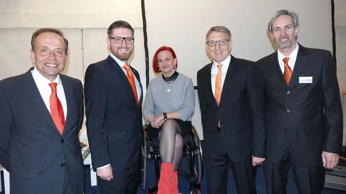 Herk macht mobil: Unter diesem Motto wurde am 6. April zur Präsentation des neuen Geschäftsfeldes des Karosserie- und Lackbetriebs von Wirtschaftskammer-Präsident Josef Herk geladen.