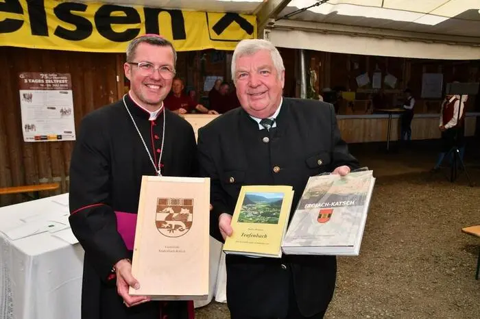 Höhepunkt der Jubiläumsfeier war am Sonntag der Festgottesdienst im Festzelt mit Weihbischof Johannes Freitag und Seelsorgeraumleiter Ciprian Sascau, musikalisch umrahmt von der Marktmusikkapelle Irdning.