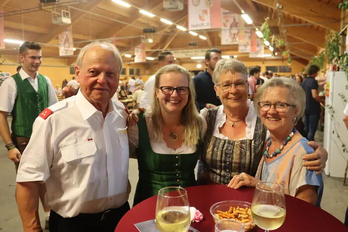 Jung und alt feierten gemeinsam und unterhielt sich prächtig beim Fest der FF St. Michael.