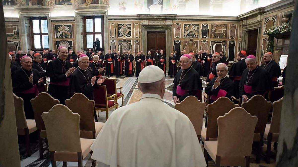 Papst Franziskus bei seiner Rede vor der Kurie