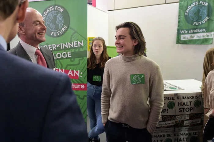 Auch Fridays for Future haben einen Diskussions-Stand auf der Messe