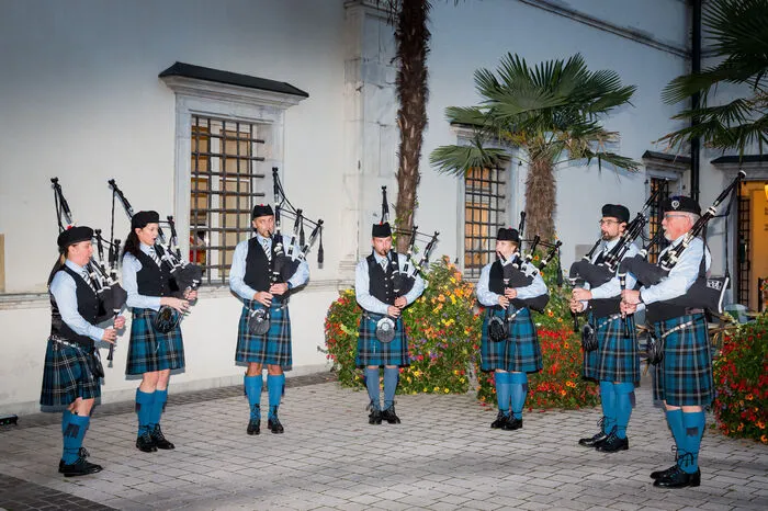 Empfangen wurden die Gäste von Dudelsackklängen der "Carinthian Pipes &amp; Drums" unter Obmann Christian Minibek.