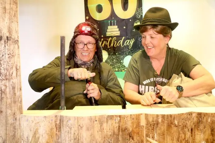 Für die optimale Musikunterhaltung zeigten Horsti und Christian verantwortlich. Und mit einem Sketch über die Jagd sorgten Greti Stary und Hans Taumberger (Foto) für großes Schmunzeln im bis auf den letzten Platz besetzten Festsaal