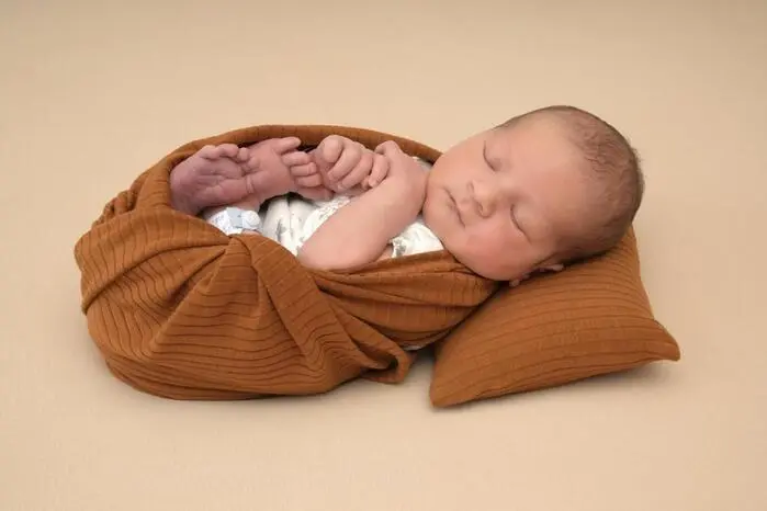 Das ist Lucas, der
Sohn von Teresa
Kerschberger und
Philipp Unger, der
mit seiner Schwester
Milena (3) seit
13. Juli für schlaflose
Nächte sorgt. Er
startete mit 3320
Gramm und
50 Zentimetern
ins Leben.