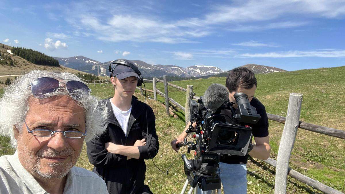 Alfred Ninaus (li.) fing mit seinem Filmteam die steirische Grenzregion ein