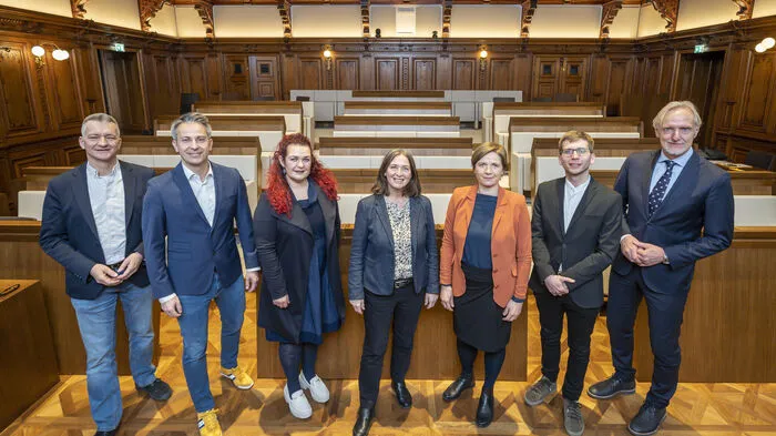 Die Grazer Stadtregierung, von links: Manfred Eber, Kurt Hohensinner, Claudia Schönbacher,  Elke Kahr, Judith Schwentner, Robert Krotzer und Günter Riegler