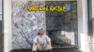 Der Eingang zur Kulturabteilung, gestaltet vom Künstler Mogli (Valentin Pezzei)