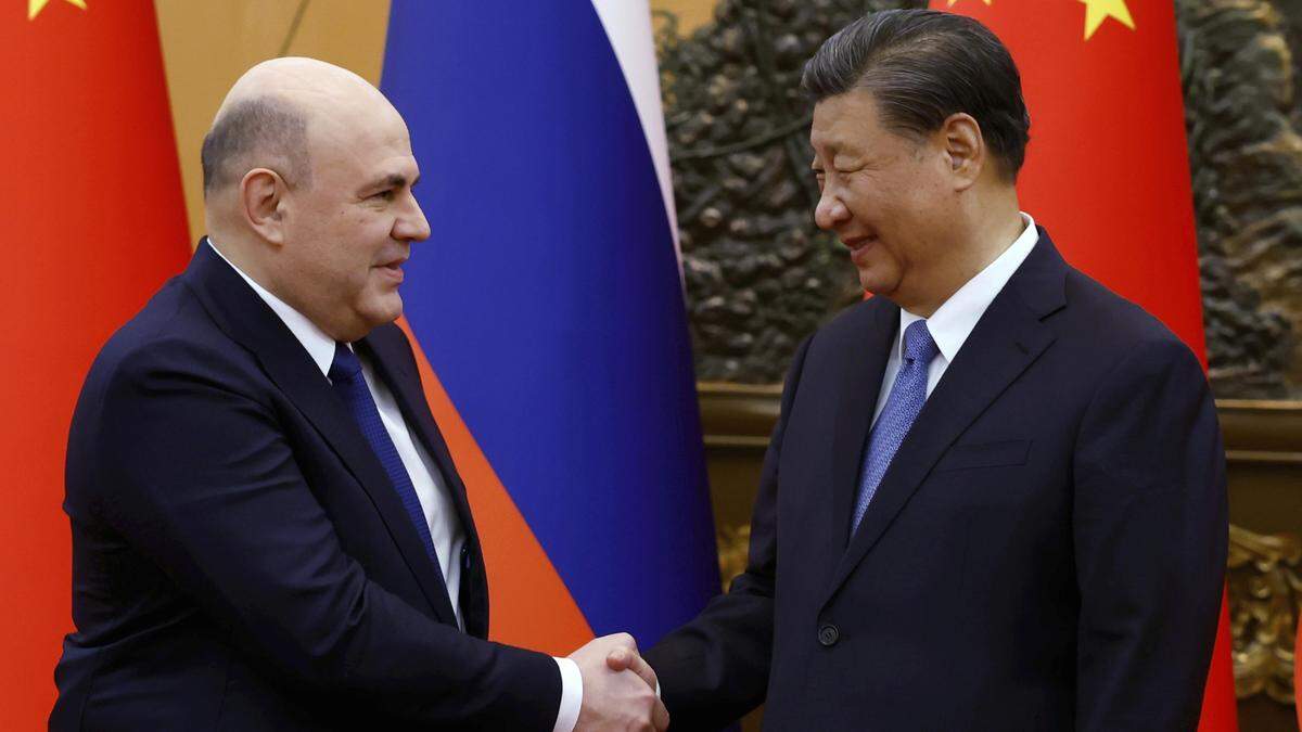 Der russische Premierminister Michail Mischustin und Chinas Staatschef Xi Jinping trafen sich heute in Peking | Der russische Premierminister Michail Mischustin und Chinas Staatschef Xi Jinping trafen sich heute in Peking
