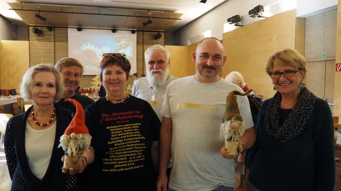 "Talente tauschen, statt mit Geld zu zahlen" ist das Motto des Kärntner Tauschkreises, der am Samstag im Krumpendorfer Kursaal sein 20-jähriges Bestehen mit einem Ganztagesfest beging. . .