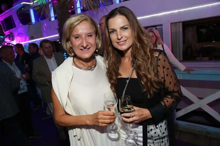 Niederösterreichs Landeshauptfrau Johanna Mikl-Leitner mit Bettina Assinger