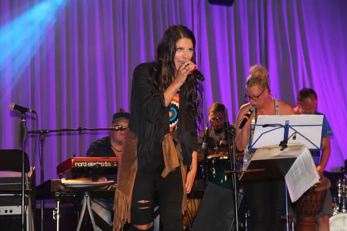 ...und Sara Koell.