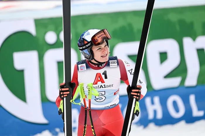 Die Steirerin feierte 2009 ihr Weltcup-Debüt und hängt die Ski nun an den Nagel. Insgesamt gelangen ihr zwei Weltcup-Siege und sieben Podestplätze.