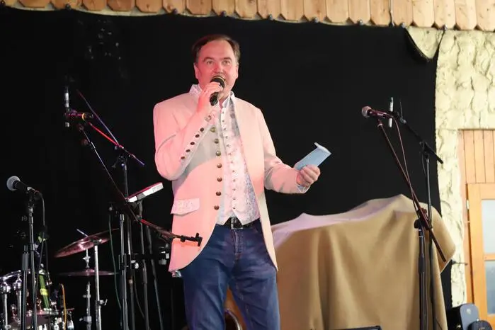 Durch das Programm führte Bernd Hinteregger ehemaliger Musiker mit dem Duo „Bernd & Andi“ und jetzt Hotelier in Klagenfurt.