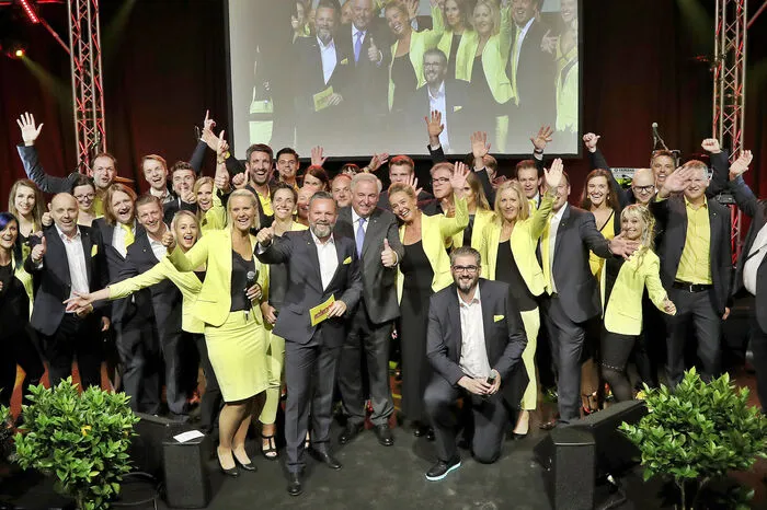 Antenne-Chef Gottfried Bichler holte das gesamte Team der Nummer eins der steirischen Regionalradios auf die Bühne - und dann noch die politische Nummer eins des Landes.