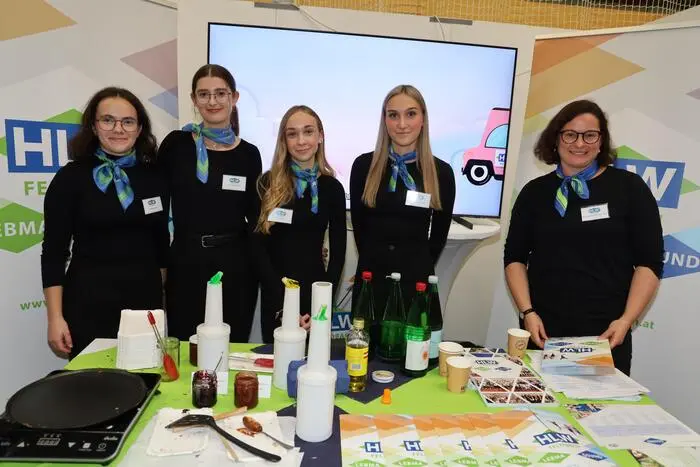 Zwei Tage lang konnten sich Jugendliche über die unterschiedlichsten Aus- und Weiterbildungsmöglichkeiten informieren. Egal, ob der Weg von der Pflichtschule in eine höher bildende Schule oder in einen der vielen Lehrberufe führen soll, die Aussteller hatten für jeden Bildungsweg Informationen parat