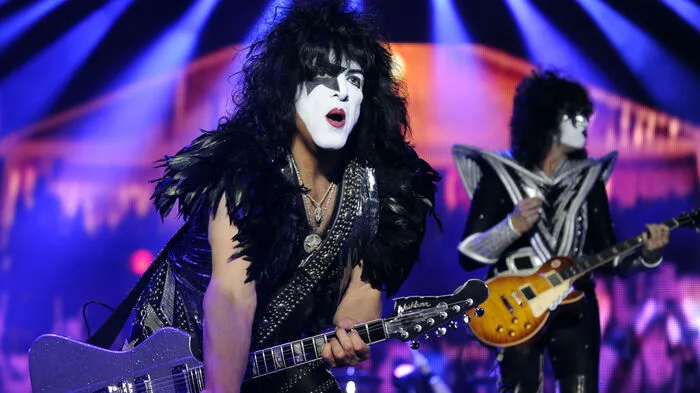 Kiss haben in der US-TV-Show "America's Got Talent" ihre letzte Welttournee angekündigt. Unter dem Motto "End of the Road - One last Kiss" soll es noch einmal um den Erdball gehen.