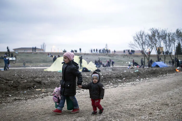 Dafür sprechen sich nur Wähler von Grünen und NEOS aus. SP-Vorsitzende Pamela Rendi-Wagner plädierte indessen erstmals zaghaft für die Aufnahme von Kindern in Österreich.