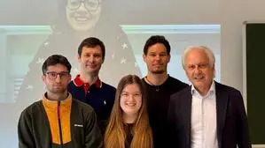 CheckMate-Team: Francesco Zuccato, Benedetta Strizzolo (auf der Leinwand), Konstantin Schekotihin, Veronika Semmelrock, Patrick Rodler und Gerhard Friedrich (v.l.n.r.)