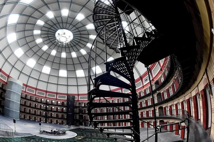 ... hat schon lange keine Gefangenen mehr gesehen. Doch die Architektur ist zu beeindruckend, um das Gebäude nicht zu nutzen.