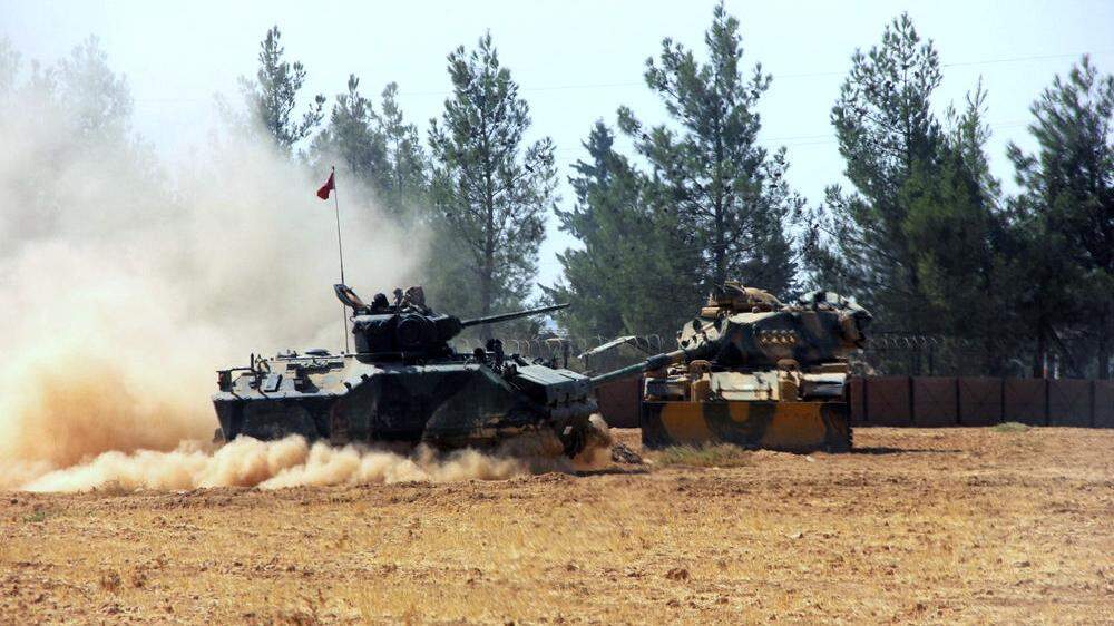 Türkische Bodentruppen auf ihrem Weg nach Jarablus