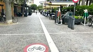 Fahrradverbot in Fußgängerzone in Grado