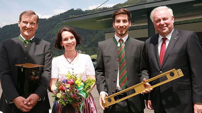 Die Eigentümer Waltraud und Herbert Brunner mit Juniorchef Martin Brunner und Landeshauptmann Hermann Schützenhöfer