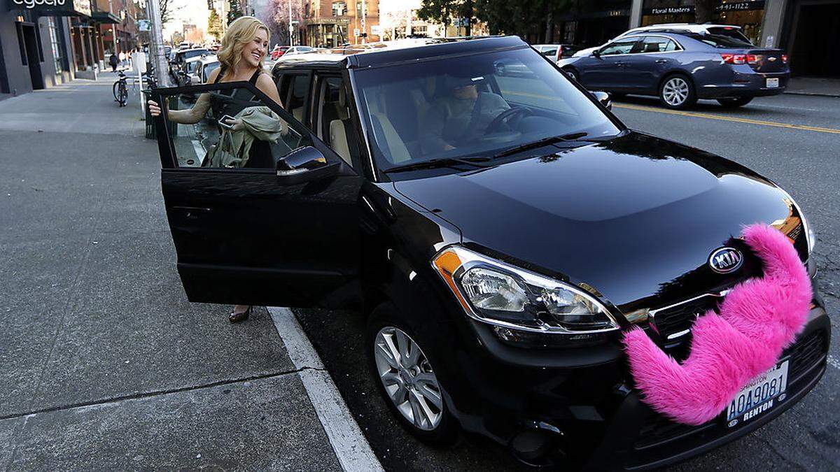 Der pinke Schnurrbart ist das Markenzeichen von Lyft