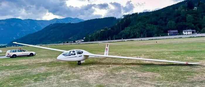 Die Schulung für den Flugzeugschlepp beginnt im Doppelsitzer