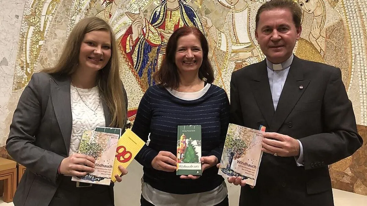 Anja Asel, Veronika Kušej und Christian Rachlé in der Kapelle des Bildunghauses Sodalitas