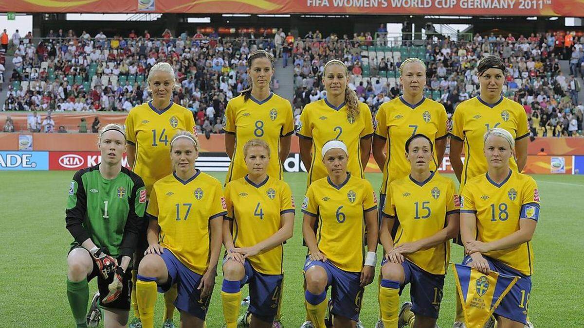 Schwedens Frauen-Nationalteam bei der WM 2011 in Deutschland mit Nilla Fischer (Nummer 18)