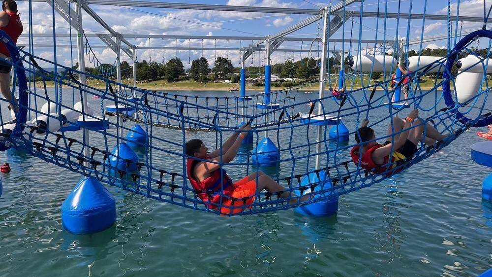Am Samstag, 2. Juli, geht beim Schwarzl-Freizeitzentrum in Premstätten eine neue Attraktion in Betrieb: Ein schwimmender Ninjapark